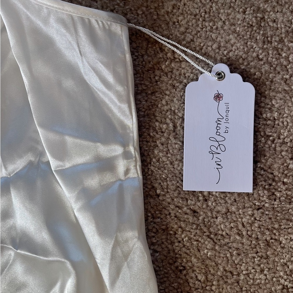 NWT White Sleep Lingerie Set, Satin Fabric, In Bloom by Jonquil, Size Small - Picture 7 of 9